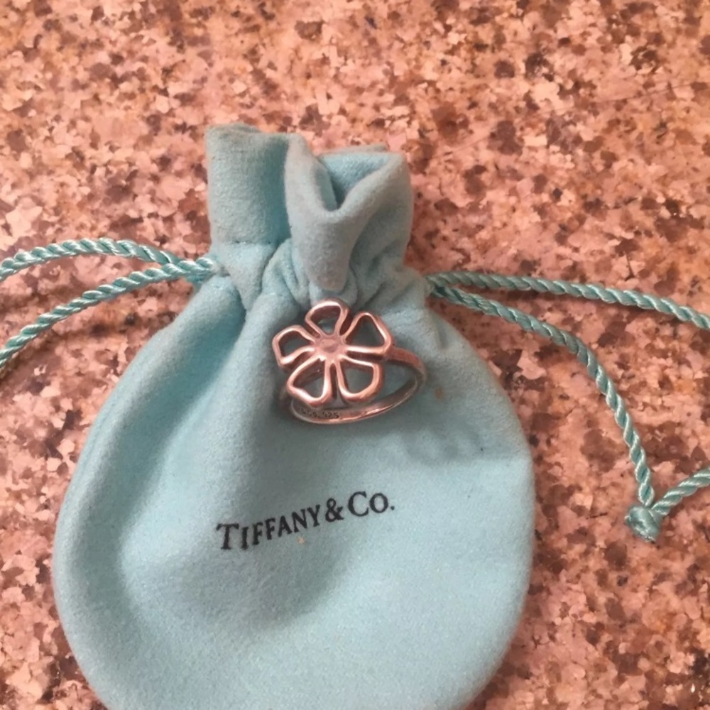 Tiiany & Co open stencil daisy ring sz 6